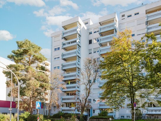 Zentral gelegene 3.5-Zi-Erdgeschosswohnung in Weiden-Ost mit zwei Balkone und eigenem Stellplatz!