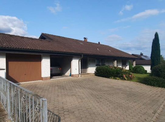 Mehrfamilienhaus mit zwei Wohnungen und großem Grundstück - mit herrlichem Blick in die Natur