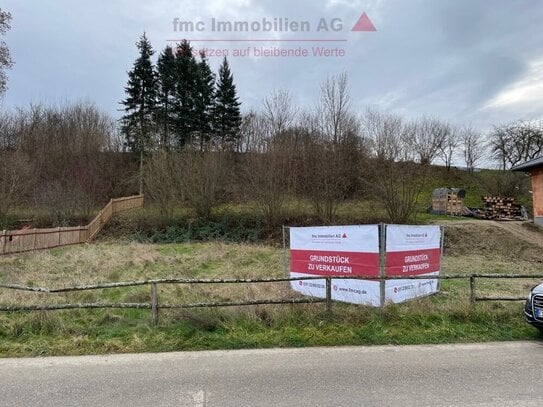 Natur pur! Weitläufiges Grundstück zur Bebauung mit einem Einfamilien- oder Doppelhaus!