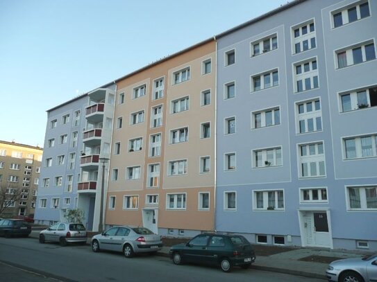 Große Wohnung mit Abstellkammer und Balkon!