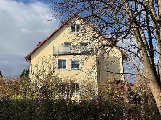 Helle, gepflegte 2 Zimmer-DG-Wohnung mit dem ausgebauten Dachstudio und dem Duschbad