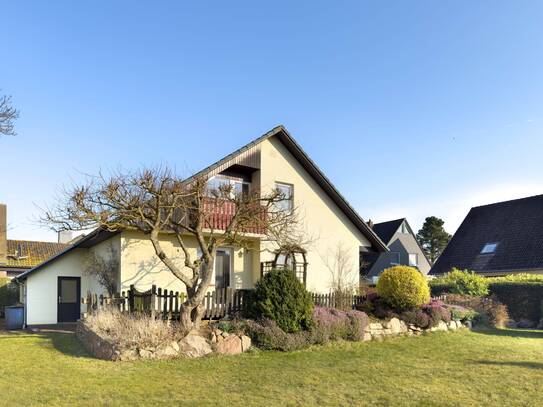 Großzügiges Zweifamilienhaus in Meernähe mit Weitblick