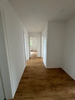 Helle, renovierte 4-Zimmer Wohnung in zentraler Lage