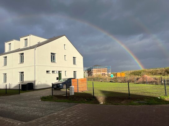 Nähe Falkensee, Hennigsdorf, Velten: Landhaus zur Miete 12,55 €/ m² NKM inkl. Garten und 2 Stellplätzen - Erstbezug