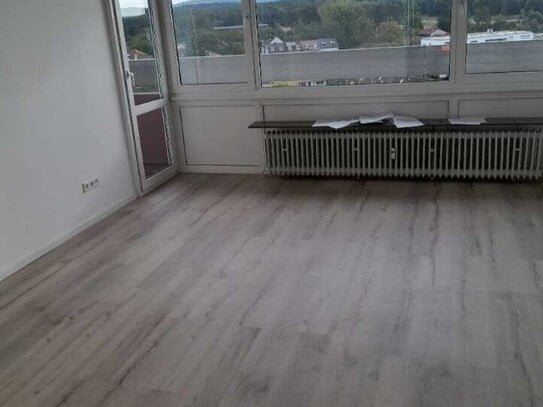 Helle und Sanierte 3-Zimmer-Wohnung mit Balkon!