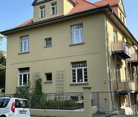 RUHIGE ZWEIZIMMERWOHNUNG MIT DACHTERRASSE IN BESTER SÜDSTADTLAGE