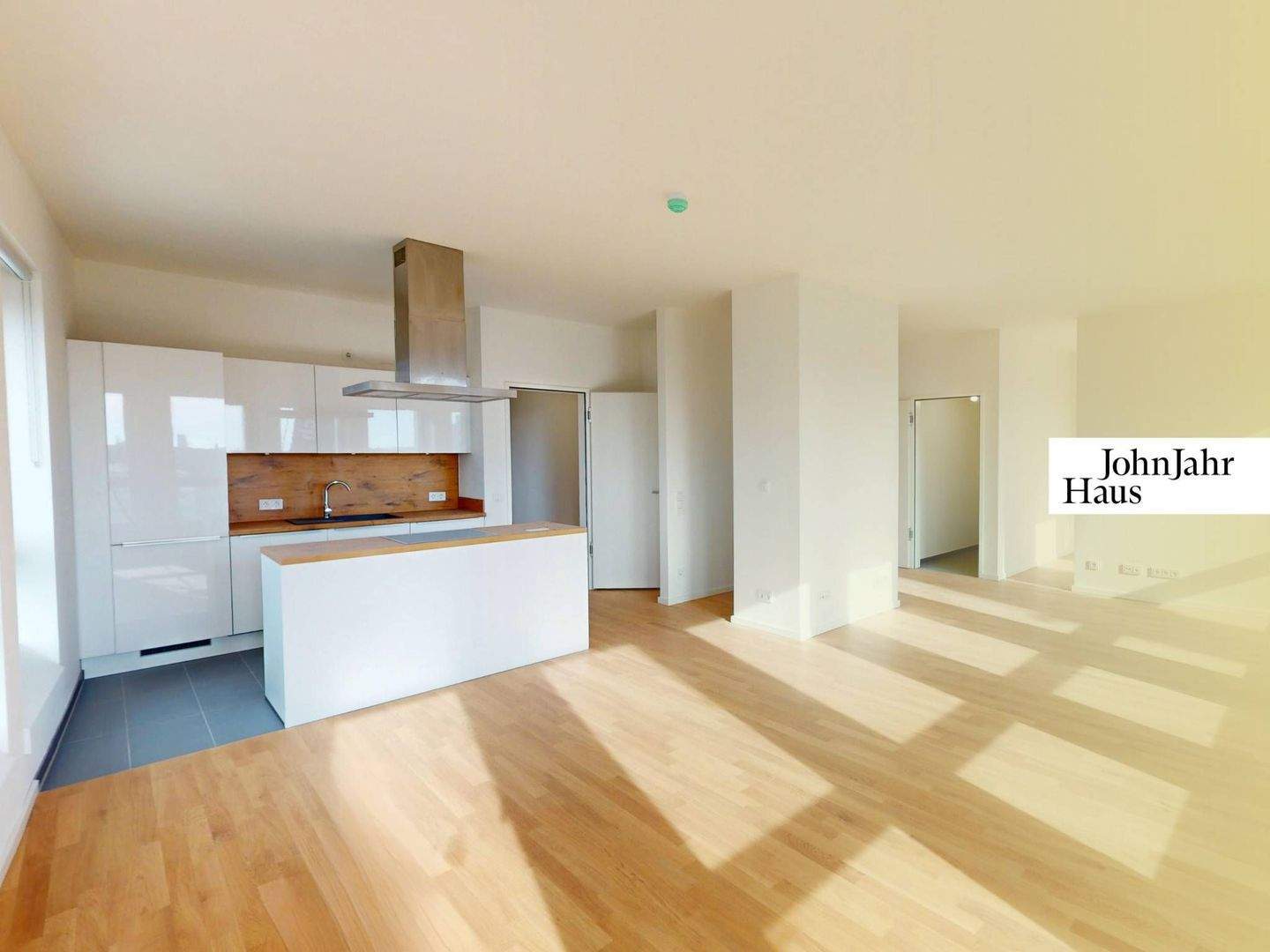 Neubau-2,5-Zimmer-Wohnung im John Jahr Haus mit Blick über Berlin in direkter Ku´damm Nähe! - mit BALKON, EINBAUKÜCHE & hochwertiger Ausstattung - Foto 1