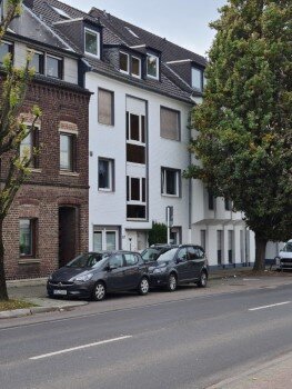 Stilvolle, sanierte 4-Zimmer-DG-Wohnung mit Balkon und EBK in Rheydt, keine Provision, von privat