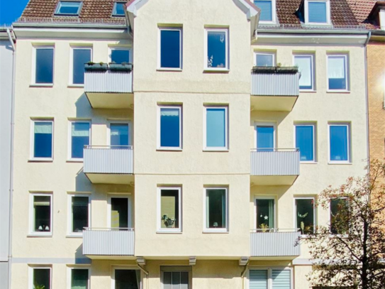 Charmante 3-Zimmer-Altbauwohnung mit Balkon u. Stellpl. // Eichhofstr. 18, Kiel