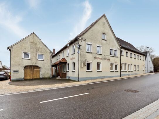 Wohngebäude mit Gastwirtschaft, Nebenhaus, Scheune und Potential in Wittelshofen