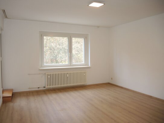 Frisch renoviertes 1,5-Zimmer Single-Apartment, ca. 40 m², 1.OG, Aufzug, Balkon, Hausmeister