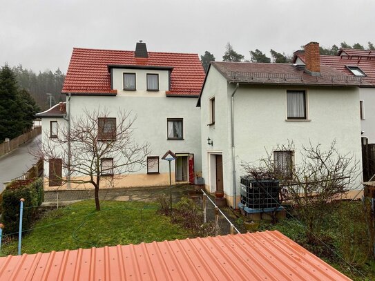 ACHTUNG, NEUER PREIS! Gepflegtes und solides Wohnhaus mit Vollkeller und 2 massiven Garagen in bester Wohnlage von Wüns…