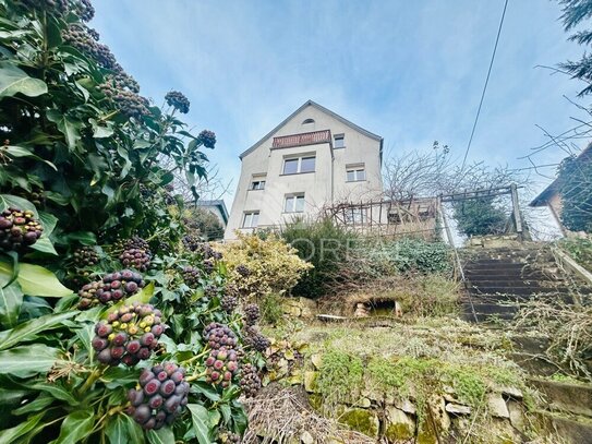 **Einfamilienhaus in Hanglage mit unverbaubaren Blick (entkernt)**