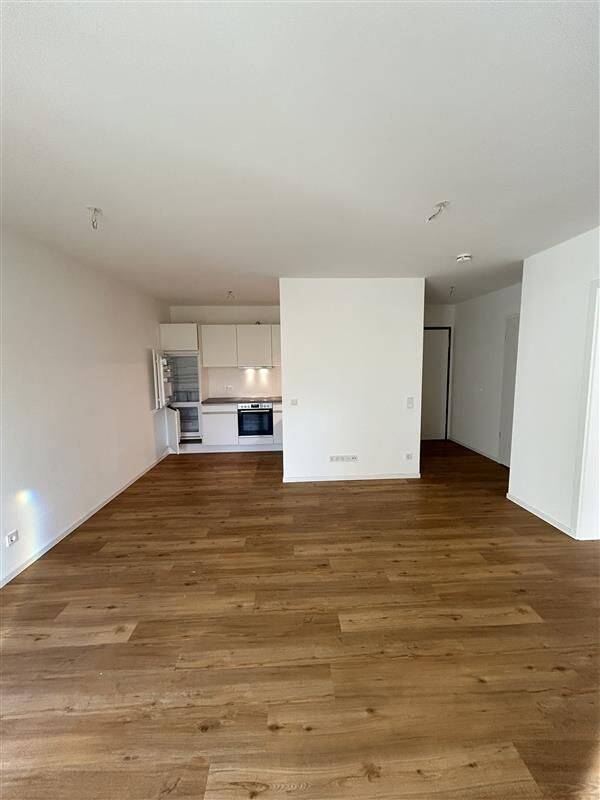 Moderne 3-Zimmer-Erdgeschosswohnung mit Einbauküche, verglaste Loggia und Keller inklusive! - Foto 1