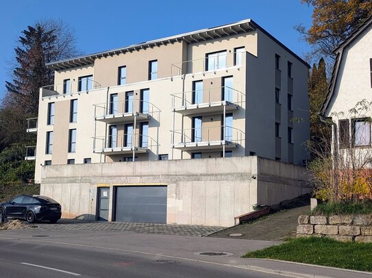 3-Zimmer-Neubau: Erstbezug mit Balkon, EBK, Aufzug & Garage