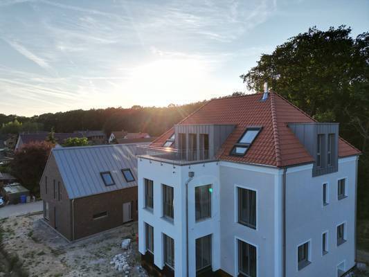 **Erstbezug** einzigartige Wohnung in kernsanierter Altbauvilla (KFW Effizienzhaus)