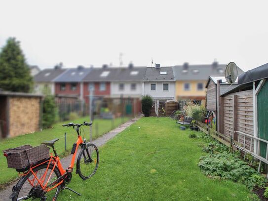 Vermietetes Reihenmittelhaus auf Eigenlandgrundstück mit Garage in Lübeck-Kücknitz