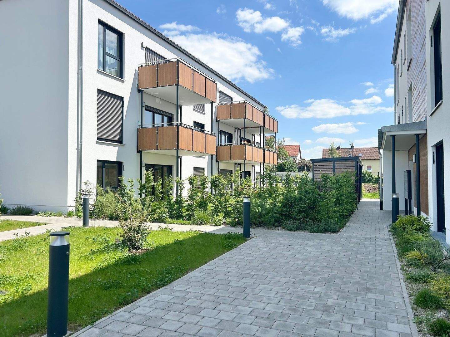                                                               ***LIEBLINGSPLATZ*** SONNIGE 4 ZIMMER WOHNUNG MIT EINBAUK&Uuml;CHE UND BALKON                                                       in Roth (Roth)