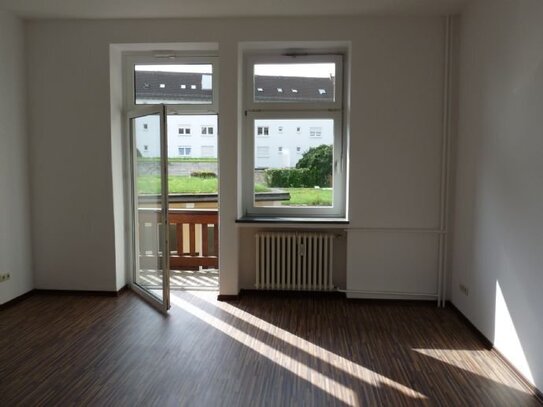 Große Wohnung mit Balkon, ideal für Studenten, zentral und ruhig