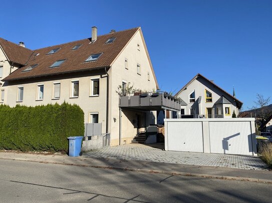 3 bis 4 Zimmer Erdgeschosswohnung mit Doppelgarage in Spaichingen