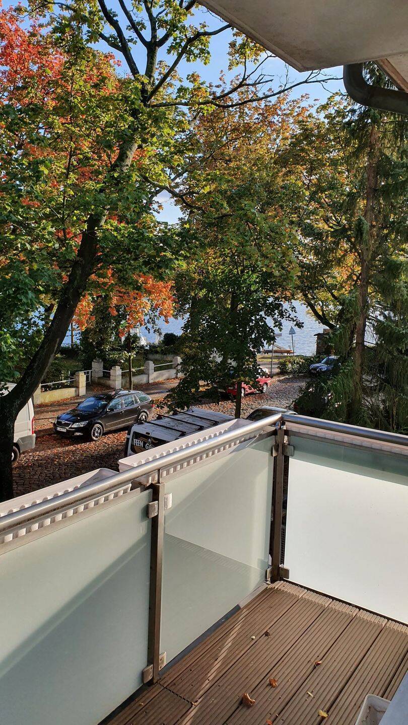 Wohnen im Grünen in Berlin/ Tegelort: sanierte familienfreunldiche 3-Zimmer Wohnung mit Balkon, Seeblick und großem Keller - Photo 1