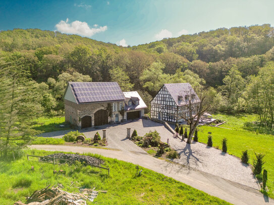 Majestätisches Anwesen in Runkel: 2 Einfamilienhäuser - Wo Geschichte auf Luxus und Natur trifft !