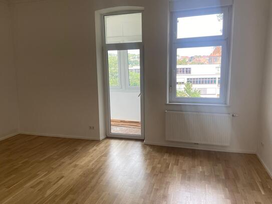 Lust auf Stadt? helle, renovierte 3 Zimmer Altbauwohnung mit Einbauküche