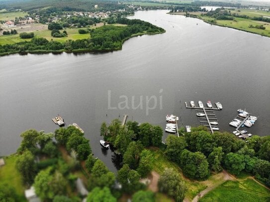 Freizeitareal mit Steganlage auf der Insel Töplitz bei Werder im Havelland