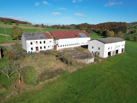 Wohnhaus mit Nebengebäuden in Üttfeld, Ortsteil Binscheid