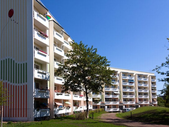 Komfort trifft Natur: Sanierte 3-Raum-Wohnung mit Dusche am idyllischen Wiesenhügel!