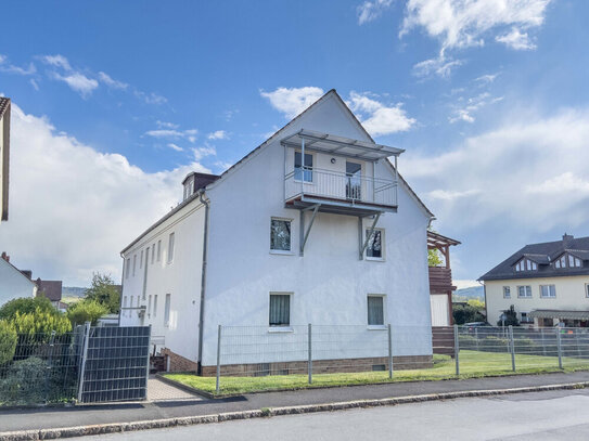 Sanierte 3-Zimmer-Wohnung mit neuwertiger Einbauküche, Balkon und Stellplatz in Rödental