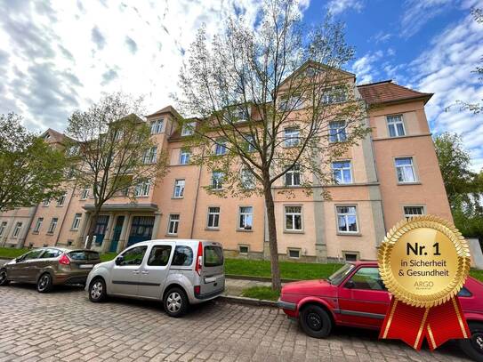 In Renovierung I Moderne Einbauküche I Bad mit Badewanne