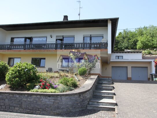 Haus mit Einliegerwohnung und herrlicher Aussicht ins Grüne; sofort bezugsfertig