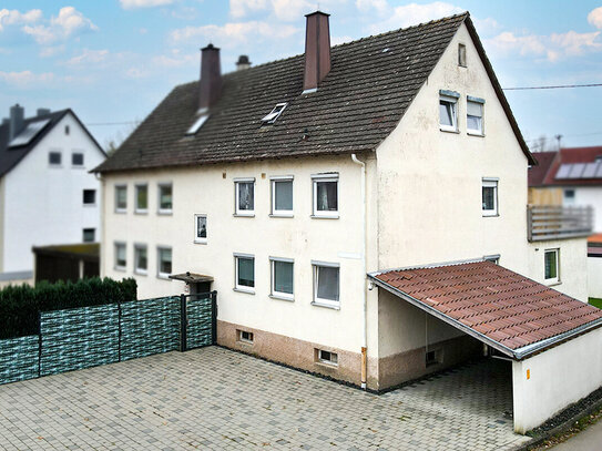 Zentral gelegene Erdgeschosswohnung mit direktem Gartenzugang und großer Doppelgarage