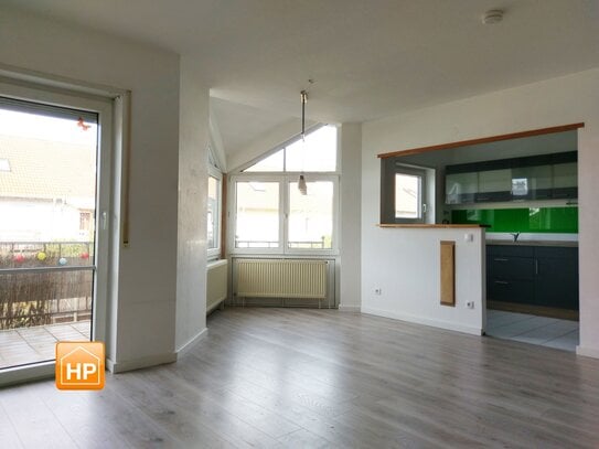 Schöne, moderne 2 Zimmer-Küche-Bad-Balkon Wohnung in Ruchheim mit Stellplatz