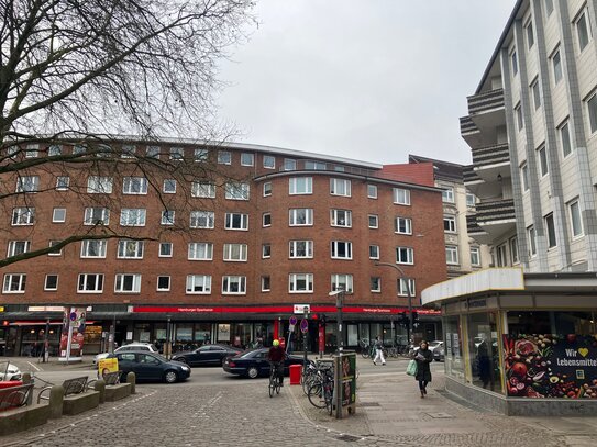 2-Zimmer Dachgeschosswohnung mit Dachterrasse in Winterhude