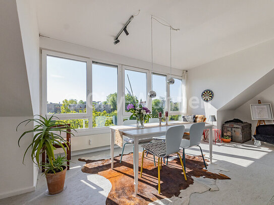 Möblierte 2 Zimmer-Loftwohnung in Hamburg Altona mit PKW-Stellplatz und Balkon