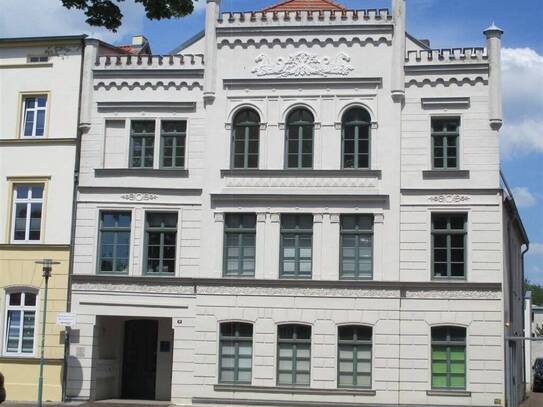 EINZIEHEN & WOHLFÜHLEN! 4 RW mitten in der Innenstadt zu vermieten!