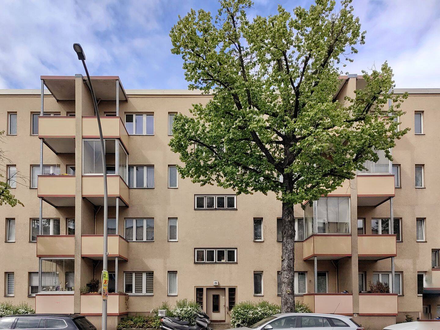 Unbefristeter Mietvertrag - Familienfreundliche 5-Zi-Dachgeschosswohnung mit 2 Balkonen in Steglitz! - Photo 1
