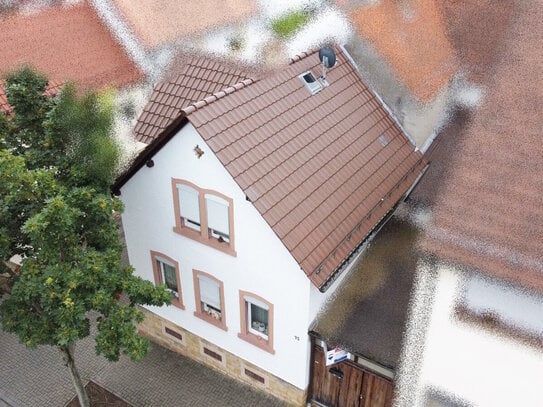 Charmantes Häuschen mit Potenzial: Garten, Garage ein bezahlbarer Traum für unter 500€!