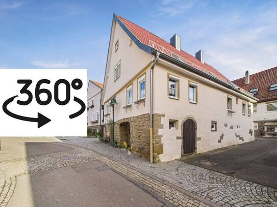 My home is my castle. Modernisiertes Raumwunder in Sachsenheim, Kreis LB. 7 1/2 Zimmer, kernsaniert