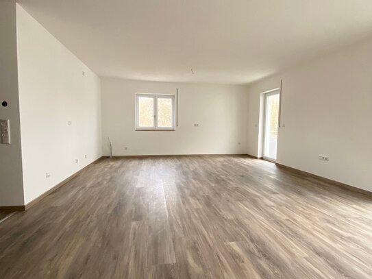 *ERSTBEZUG* - Zentrumsnahe 4 ZimWohnung mit Balkon in 91757 Treuchtlingen