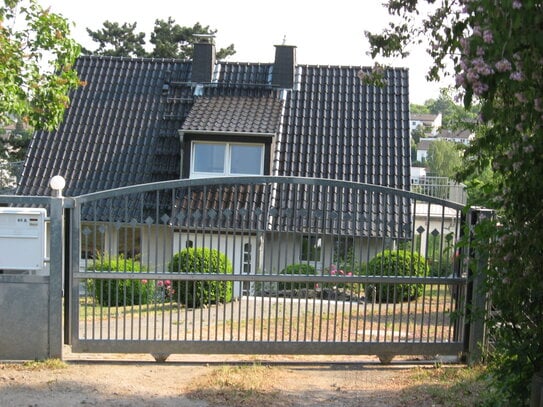 Villa mit Skylineblick auf traumhaftem Grundstück