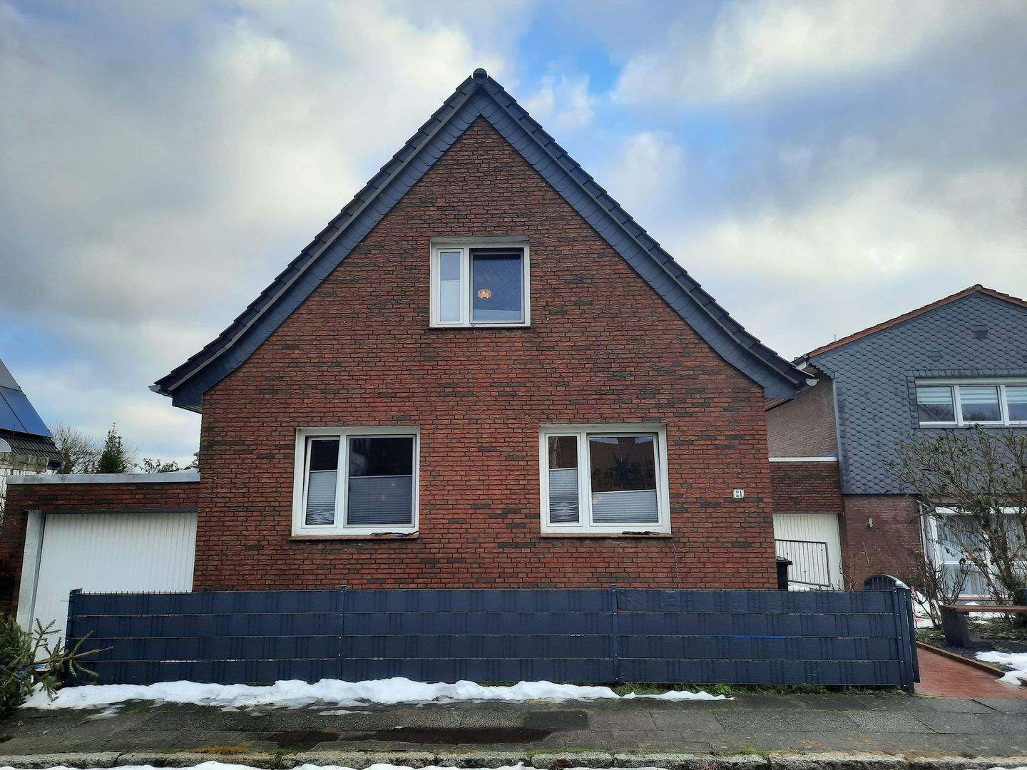 Tolles, modernes Einfamilienhaus mit großer Dachterrasse und Garage