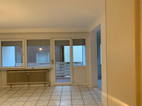 Marktplatz 3-Zimmer mit Balkon + EBK zum 01.01.2025