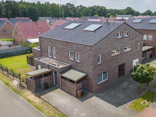 Moderne neuwertige 2-Zimmer-Wohnung im Obergeschoss mit Balkon in Südlage!