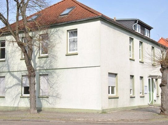 Schöne 2-Raum-Wohnung, in Elbnähe, Küche mit EBK, Bad und Flur