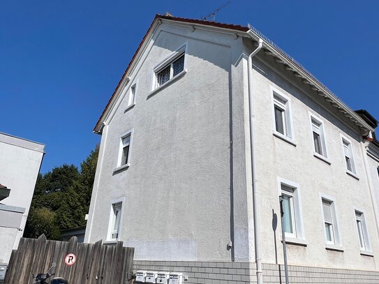 Attraktive 2-Zimmer-Wohnung (1. OG) mit Einbauküche in guter Lage von FFM (Bergen-Enkheim)**3-Parteienhaus**gut vermiet…