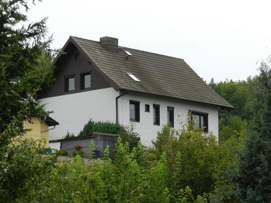 Herrlich gelegenes Einfamilienhaus mit Doppelgarage und Blick über Saalfeld