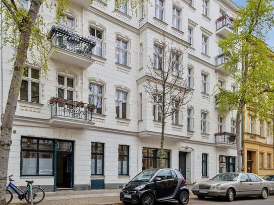 Altbaujuwel im Gierkekiez! Bezugsfreie, sanierte 4-Zimmer-Wohnung